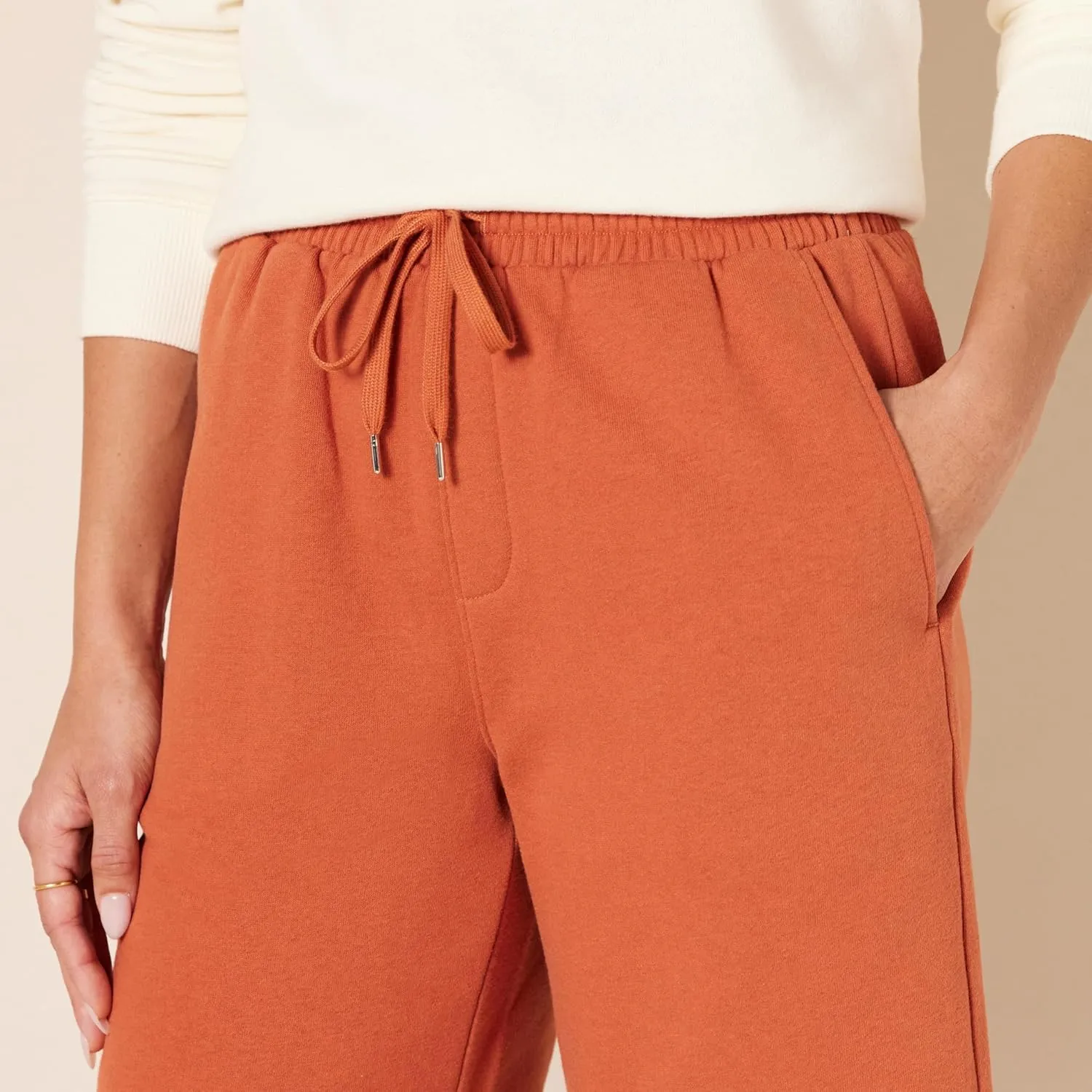 Amazon Essentials Women's Fleece High Rise Bermuda Shorts, Plus Size Available