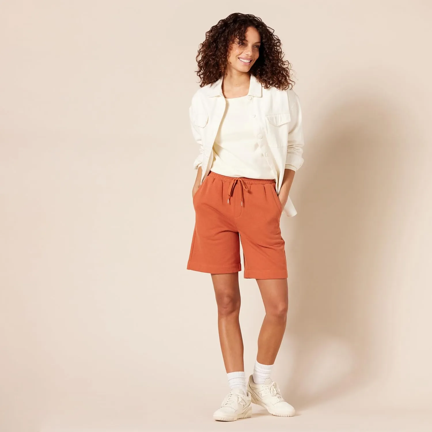 Amazon Essentials Women's Fleece High Rise Bermuda Shorts, Plus Size Available