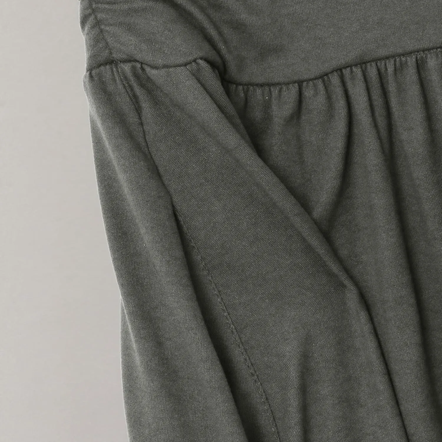 Pleated Midi Skirts for Women 2025 Summer High Waisted Solid Color Flowy A-Line Skirt with Pockets